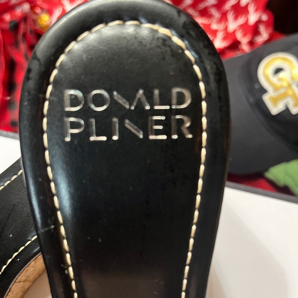 Donald J. Pliner “Sillir” Black Woven Cork Wedges - Picture 2 of 11